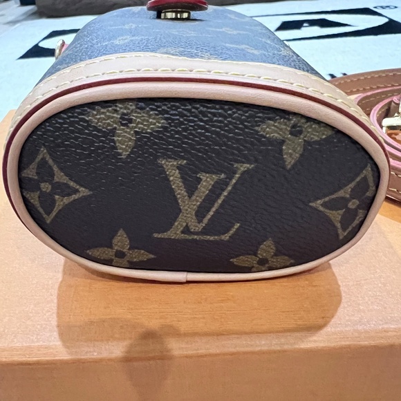 Louis Vuitton Fold Me Pouch - Picture 16 of 16